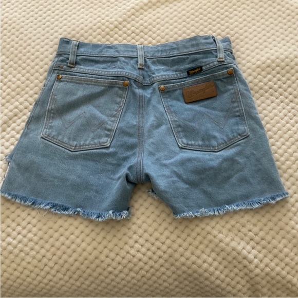 Wrangler Cut Off High Rise Jean Shorts - Light Wash - Picture 3 of 9